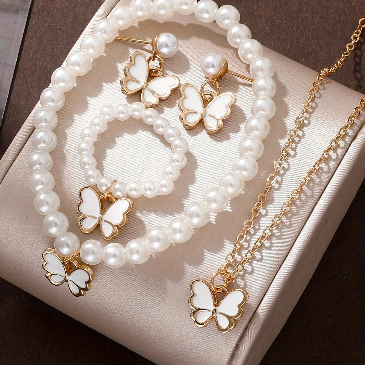 Five-Petal Clover Jewelry Set — Bracelet, Earrings & Necklace